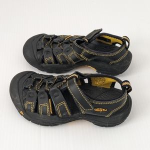 Excellent Condition Black Kids Keen Shoes - Sz. 13